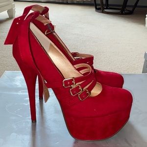Red pumps